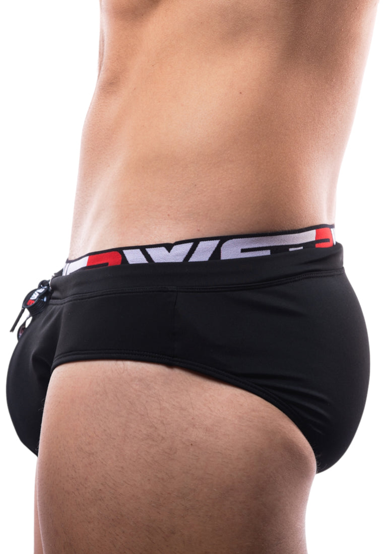 Get two iconic beach briefs, Nemo, for the price of one! It's an unbeatable deal that'll add a cheerful, confident, and vibrant touch to your beach wardrobe. Don't miss out!